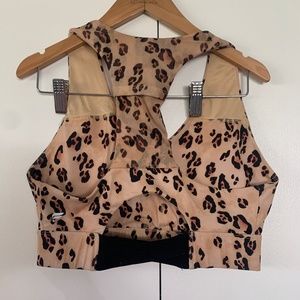 Fabletics On-The-Go Midi Medium Impact Sports Bra